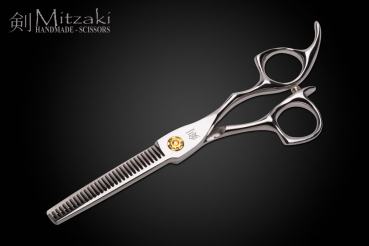 Mitzaki "Nisu"  ein Scherenset in  5,5 ZOLL oder in 6.0 ZOLL aus hochwertigem Japanstahl, perfekt  zum Slicen und allen anderen Arbeiten am Haar, ausgeprägter HOHLSCHLIFF, incl. Öler Lederetui & Zubehör